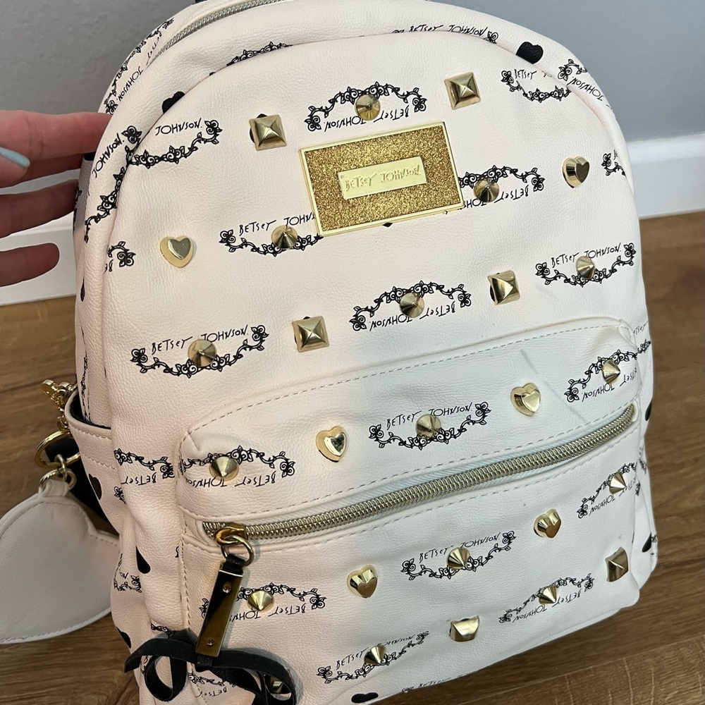 Betsey Johnson backpack! Super cute!🌷🌻☀️
